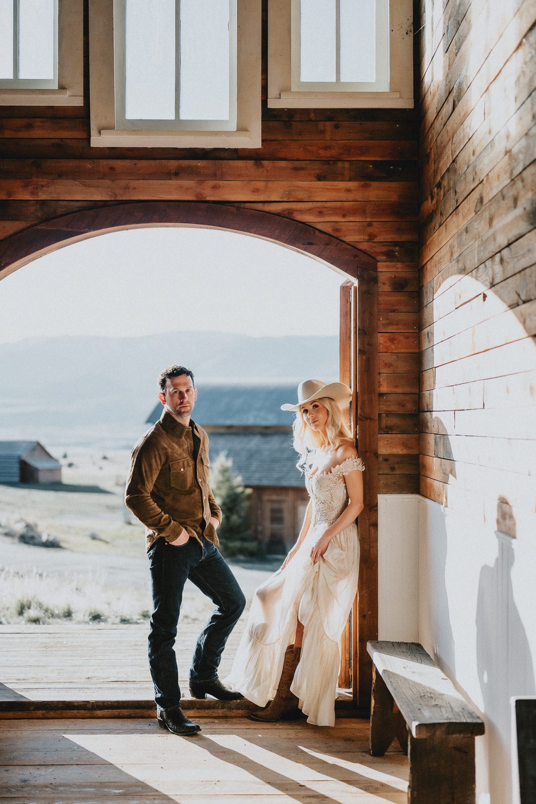 Bozeman engagement session at Yellowstone Film Ranch in Paradise Valley, Montana. Western photo ideas, outfit inspo, pricing, and expert tips.
