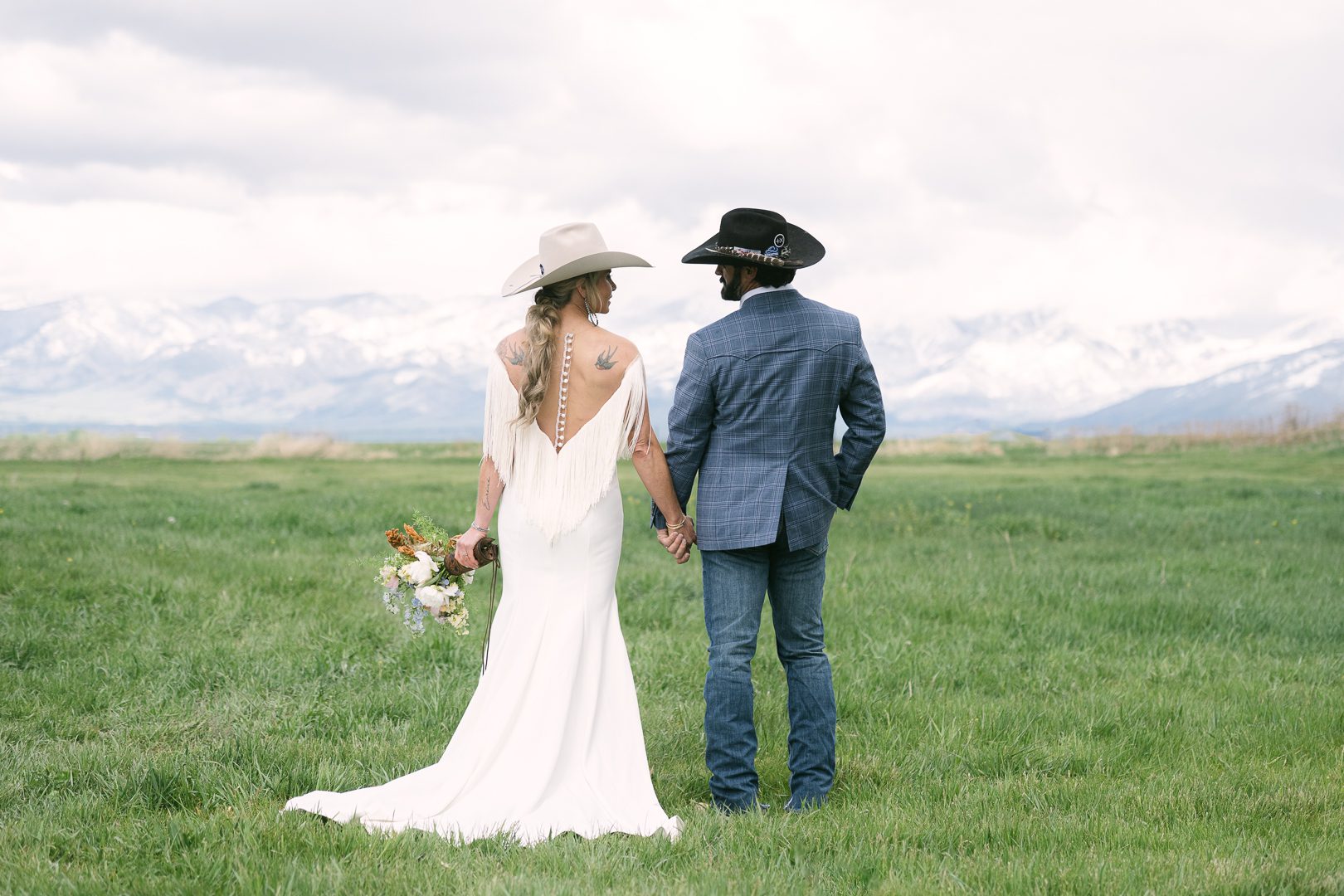 Vow renewal in Montana at Heritage Ranch in Bozeman. Get inspo, ideas, and planning tips for a meaningful Montana vow renewal experience.