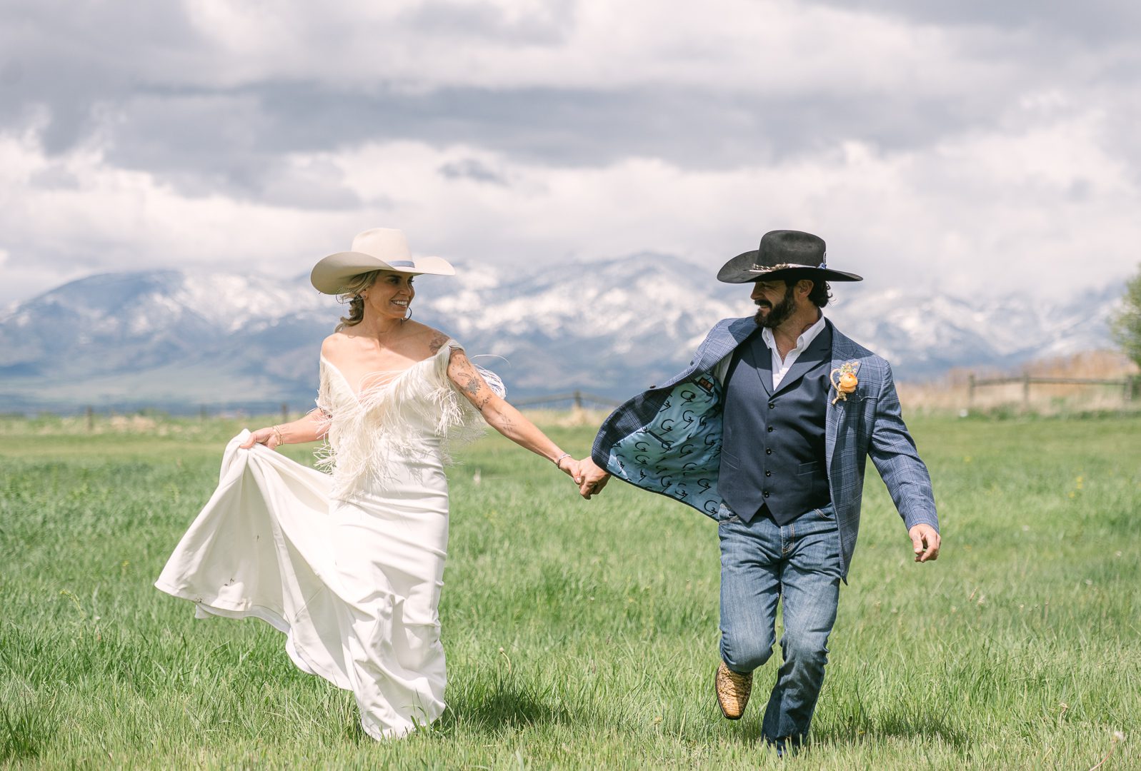 Vow renewal in Montana at Heritage Ranch in Bozeman. Get inspo, ideas, and planning tips for a meaningful Montana vow renewal experience.
