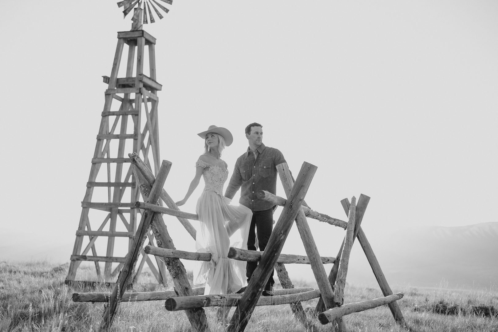 Bozeman engagement session at Yellowstone Film Ranch in Paradise Valley, Montana. Western photo ideas, outfit inspo, pricing, and expert tips.