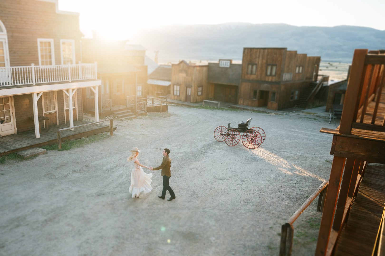 Bozeman engagement session at Yellowstone Film Ranch in Paradise Valley, Montana. Western photo ideas, outfit inspo, pricing, and expert tips.