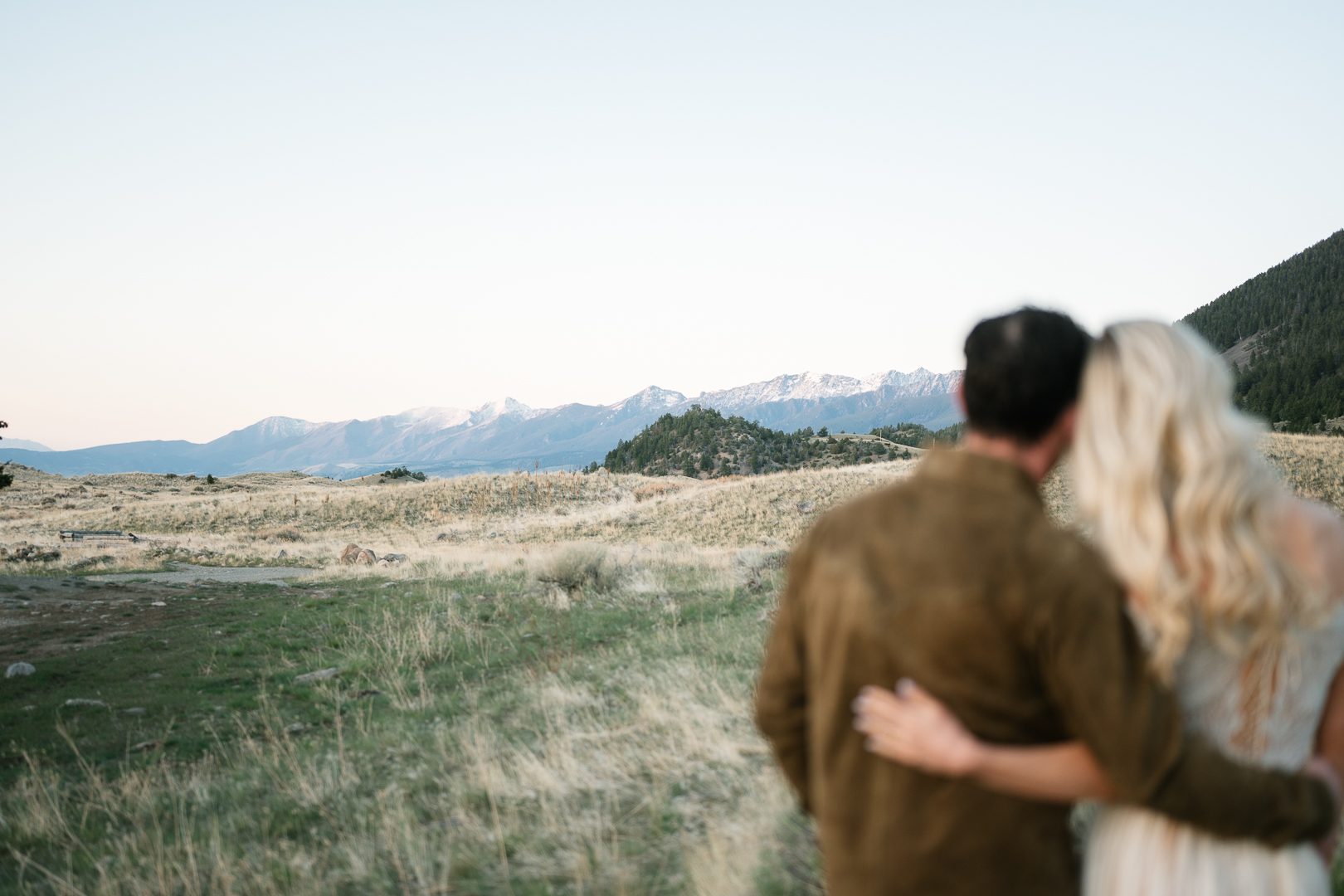 Bozeman engagement session at Yellowstone Film Ranch in Paradise Valley, Montana. Western photo ideas, outfit inspo, pricing, and expert tips.