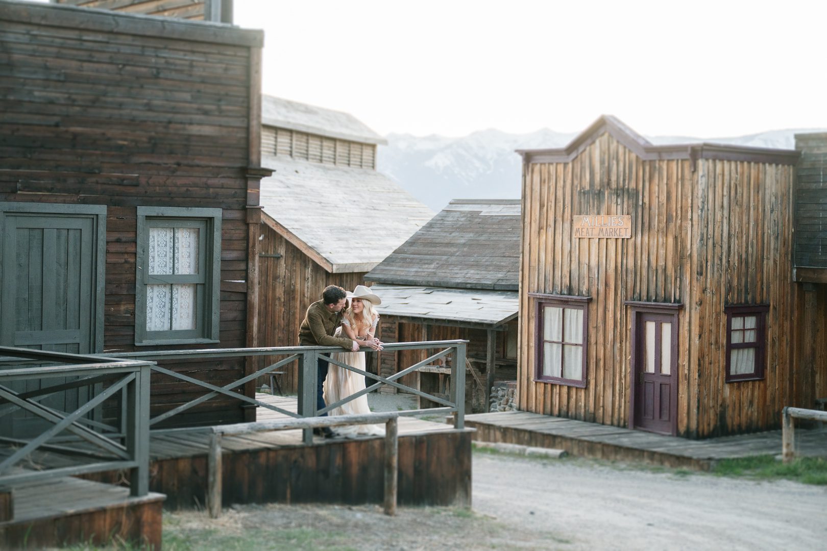 Bozeman engagement session at Yellowstone Film Ranch in Paradise Valley, Montana. Western photo ideas, outfit inspo, pricing, and expert tips.