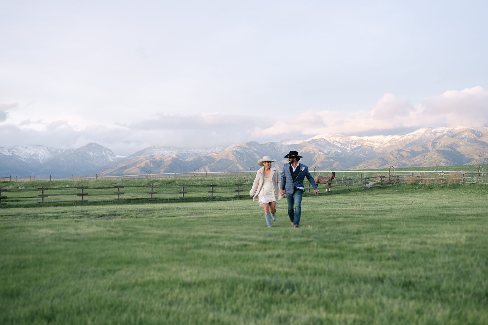 Vow renewal in Montana at Heritage Ranch in Bozeman. Get inspo, ideas, and planning tips for a meaningful Montana vow renewal experience.