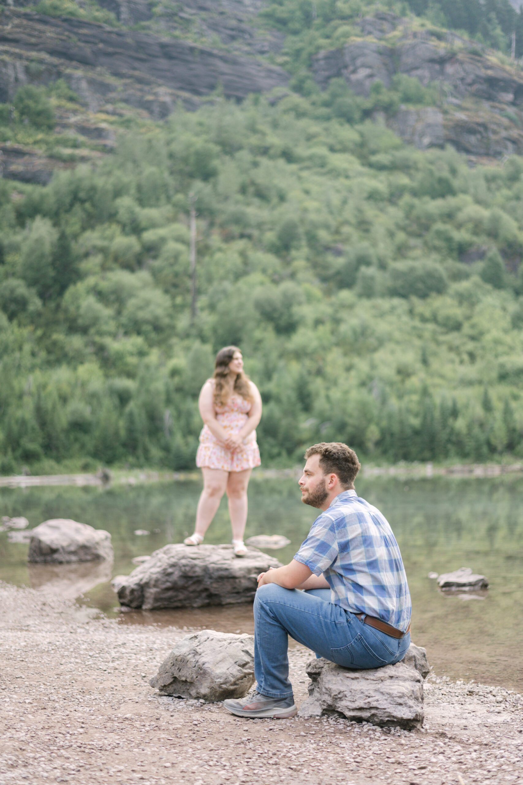 How to plan a surprise proposal in Glacier National Park. Learn the best locations, timing tips, outfit ideas, and how to keep it a surprise.