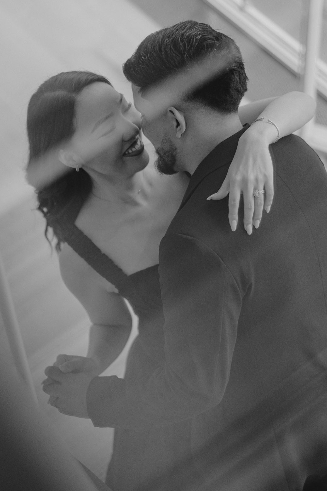 Planning Art Institute of Chicago engagement photos? Learn about photography rules, admission, the best time for photos, what to wear, and tips for your session.